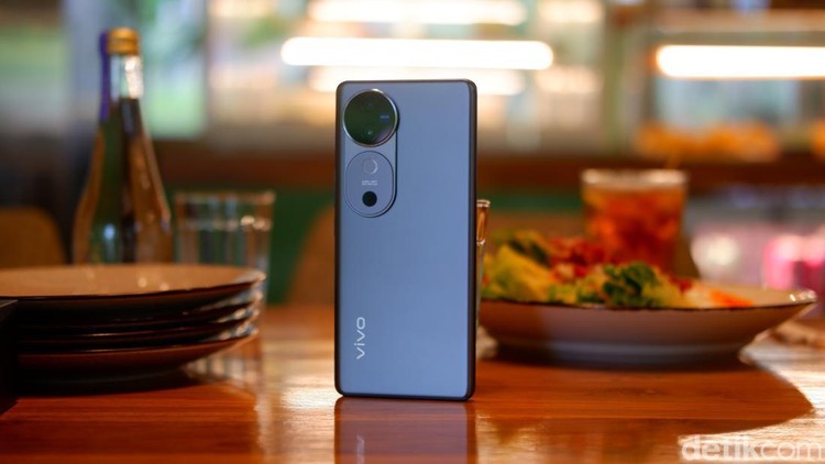 Vivo V40 Vivo V40