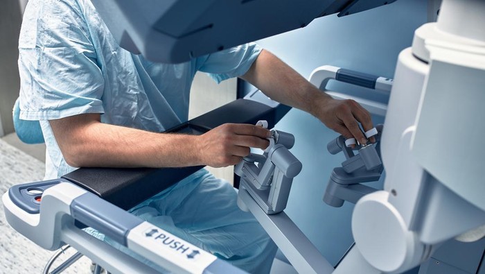 The surgeon in the control cabin of the surgeons robot. Robotic surgery at the time of machine control by the surgeon.