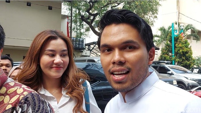 Aaliyah Massaid dan Thariq Halilintar di Polda Metro Jaya.