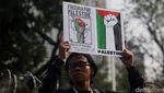 Bela Palestina, Massa Gelar Aksi Gembok di Depan Kedubes AS Jakarta