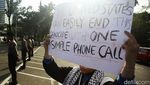 Bela Palestina, Massa Gelar Aksi Gembok di Depan Kedubes AS Jakarta