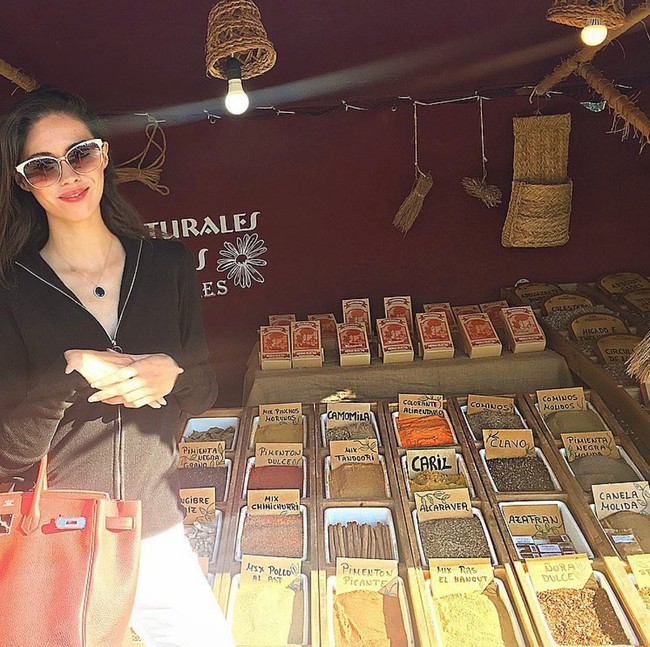 Dilansir Page Six, Jenny berpendapat bahwa Alina hanya mengincar harta. Apakah Tuan Paulson atau pacarnya mempertimbangkan, sebagai bagian dari apa yang dikatakannya sebagai rencana untuk hamil, bahwa memiliki anak di luar nikah selama proses perceraian dapat menguntungkan pacarnya secara finansial? Foto: Instagram @effectivelifestyle