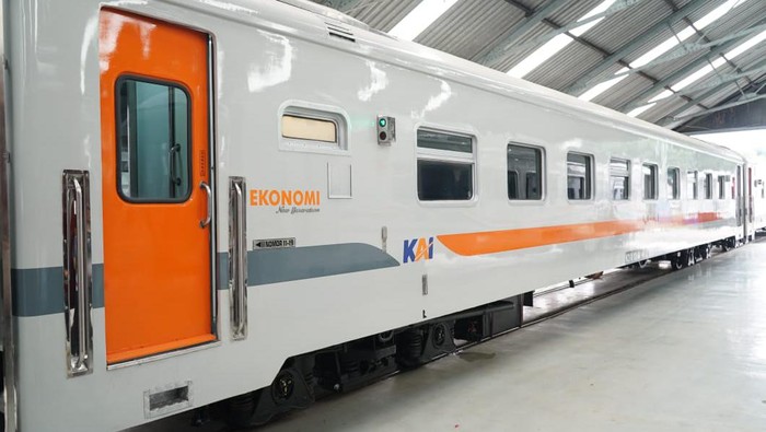 PT Kereta Api Indonesia (Persero) akan mengoperasikan kereta ekonomi new generation versi modifikasi pada KA 225F (KA Menoreh relasi Semarang Tawang Bank Jateng-Pasarsenen) dan KA  226F (KA Menoreh relasi Pasarsenen - Semarang Tawang Bank Jateng) terhitung mulai 1 September 2024.