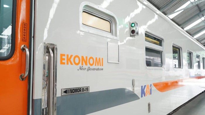 PT Kereta Api Indonesia (Persero) akan mengoperasikan kereta ekonomi new generation versi modifikasi pada KA 225F (KA Menoreh relasi Semarang Tawang Bank Jateng-Pasarsenen) dan KA  226F (KA Menoreh relasi Pasarsenen - Semarang Tawang Bank Jateng) terhitung mulai 1 September 2024.