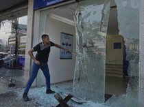 Banyak Bank Lebanon Dihancurkan Nasabah Imbas Krisis Ekonomi