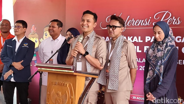 Bapaslon dr Wahyu dan Ramzi daftar ke KPU Cianjur