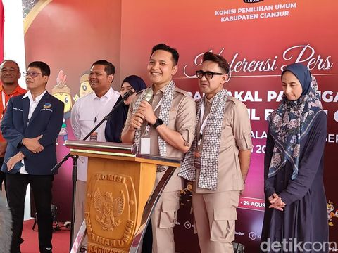 Bapaslon dr Wahyu dan Ramzi daftar ke KPU Cianjur