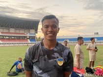Intip Hobi Bek PSIM Jogja Sunni yang Ternyata Suka Koleksi Burung