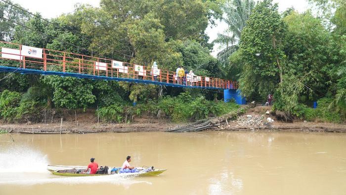 BRI bangun jembatan untuk warga desa