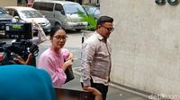 Bunga Zainal Jalani Pemeriksaan Investasi Fiktif Rp15 M Dengan Mata Sembab