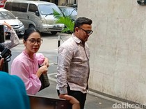 Bunga Zainal Jalani Pemeriksaan Investasi Fiktif Rp15 M dengan Mata Sembab