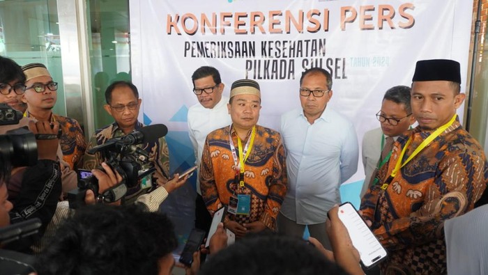 Danny-Azhar usai menjalani tes kesehatan di RS Wahidin Sudirohusodo Makassar.
