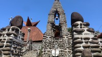Gereja Katolik itu dibangun pada tahun 1936 oleh Romo Jan Wolters CM dan dirancang oleh arsitek Henri Maclaine Pont.  