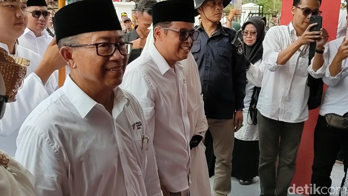 Herman dan Ibang mendaftar ke KPU Cianjur