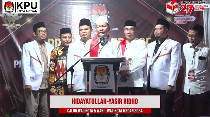 Hidayatullah usai mendaftarkan diri menjadi calon Wali Kota Medan