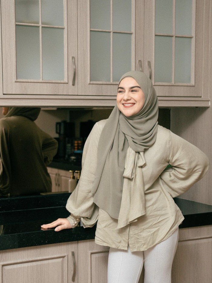 Inspirasi Gaya Hijab Irish Bella