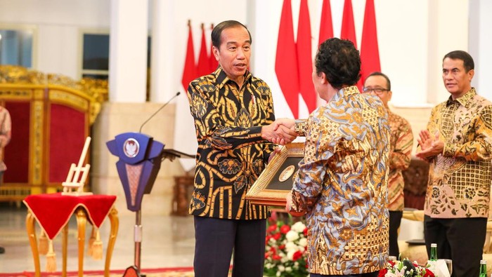 Jokowi menerima penghargaan Agricola Medal dari  Organisasi Pangan dan Pertanian PBB