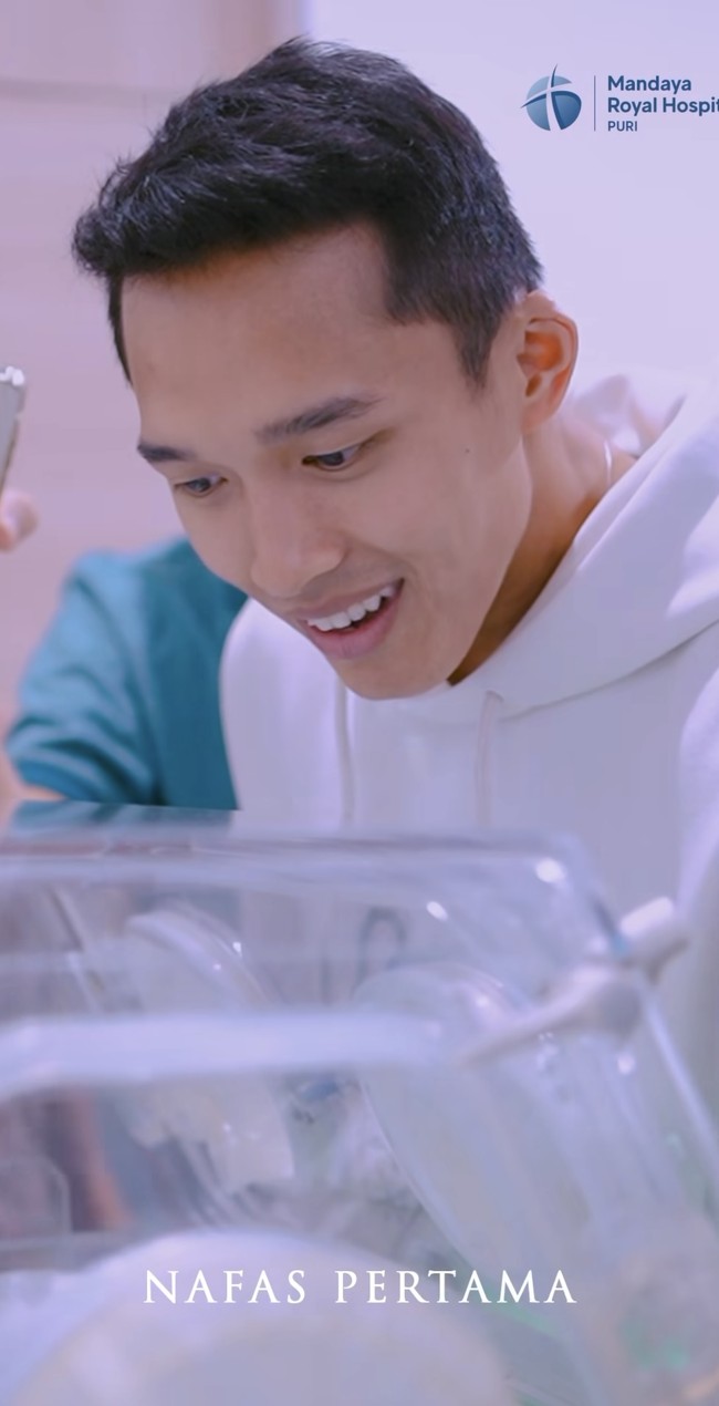 Jonathan Christie pun tampak begitu bahagia dan bersemangat menyambut kehadiran putra pertamanya. Kini pebulu tangkis 26 tahun itu telah resmi menjadi seorang ayah. Foto: Instagram/@jonathanchristieofficial