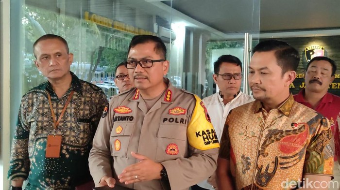 Kabid Humas Polda Jateng, Kombes Artanto di kantor Direktorat Reserse Kriminal Umum Polda Jateng.