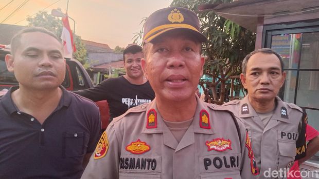 Kapolsek Genuk, Kompol Rismanto saat memberikan keterangan terkait ledakan tangki solar di Kelurahan Bangetayu Kulon, Semarang, Jumat (30/8/2024).