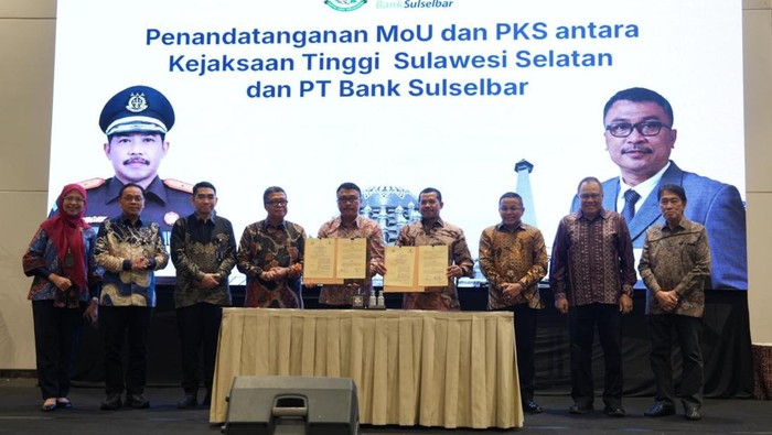 Kejati Sulsel dan direksi Bank Sulselbar menekan MoU untuk pendampingan hukum urusan keperdataan dan tata usaha negara.