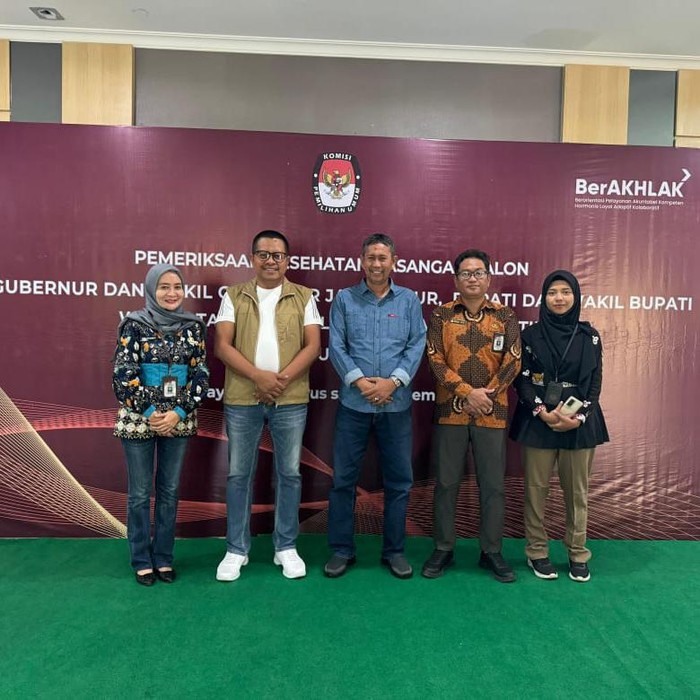 Komisioner KPU Lamongan & staf yang ikuti jalannya tes kesehatan 2 bacalo wabup dan cawabup