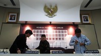 Sebagai informasi, pendaftaran pasangan calon telah dilakukan pada 27-29 Agustus 2024. Untuk di Provinsi Papua Barat satu pasangan calon tunggal yang telah mendaftar itu ialah Dominggus Mandacan dan Mochamad Lakotani, yang diusung oleh 17 parpol.
