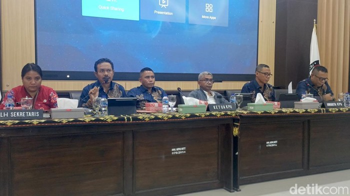 Media gathering KPU NTT, Jumat (30/8/2024). (Simon Selly/detikBali)