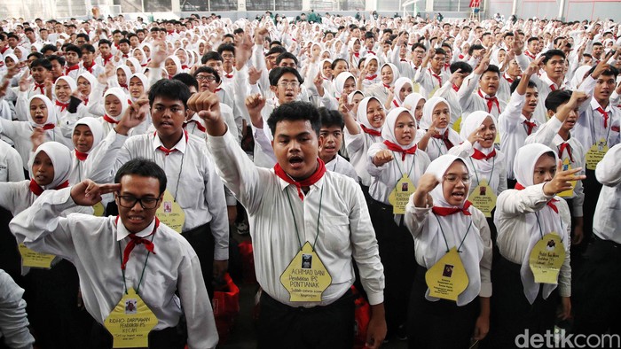 Ribuan mahasiswa baru mengikuti kegiatan ospek di kawasan Perguruan Tinggi Universitas Negeri Jakarta, Jakarta, Jumat (30/8/2024.
