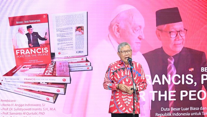 Michael Trias Kuncahyono, Duta Besar Luar  Biasa dan Berkuasa Penuh RI untuk Takhta Suci (Vatikan) saat bedah buku karyanya di Menara Kompas, Kamis (29/8/2024). (Sudrajat/detikcom)