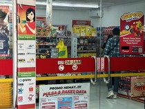 Aksi Jahanam Penjahat Bersenpi Rampok 2 Minimarket Kediri dalam Semalam