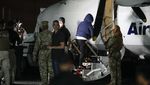 Panama Deportasi Puluhan Migran Ilegal dengan Tangan-Kaki Diborgol