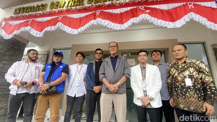 Pasangan Ayep Zaki dan Bobby Maulana jadi peserta Pilkada terakhir yang melakukan pemeriksaan kesehatan di RSUD Syamsudin SH, Kota Sukabumi