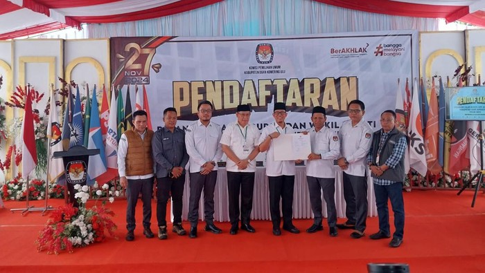 Pasangan Teddy-Marjito mendaftar ke KPU OKU.