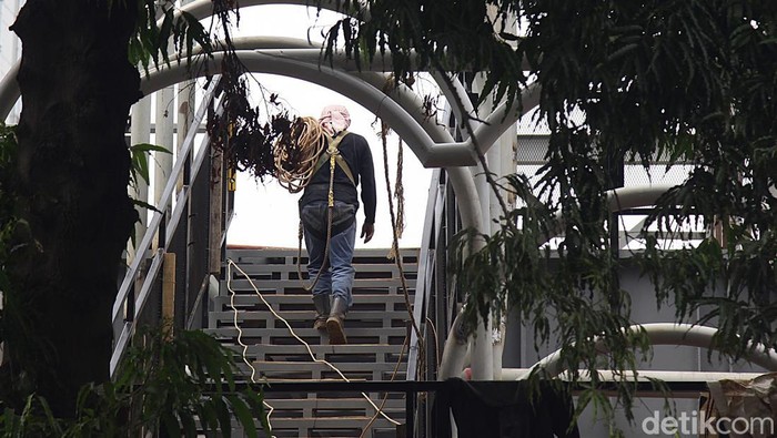 Pembangunan jembatan penyeberangan orang (JPO) di Jalan Mas Mansyur, Jakarta, terus dikebut. JPO ini ditargetkan rampung pada November 2024.