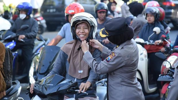 polwan polres lamongan