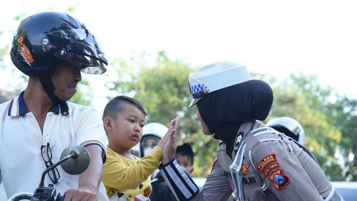 polwan polres lamongan