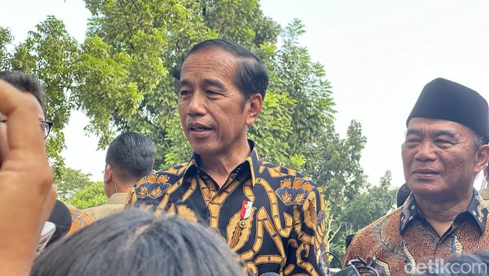 Sikap Jokowi Terhadap Pertanyaan Media di Luar Jadwal Wawancara Resmi