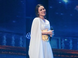 6 Gaya Raisa Duet Bareng Rhoma Irama, Bak Dewi Yunani