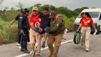 Kematian tersebut terjadi pada Kamis dini hari di jalan raya dua jalur dekat kota Juchitan, Oaxaca. Sekelompok migran sering berjalan di sepanjang sisi jalan raya di Meksiko selatan dalam kegelapan sebelum fajar untuk menghindari teriknya siang hari. 