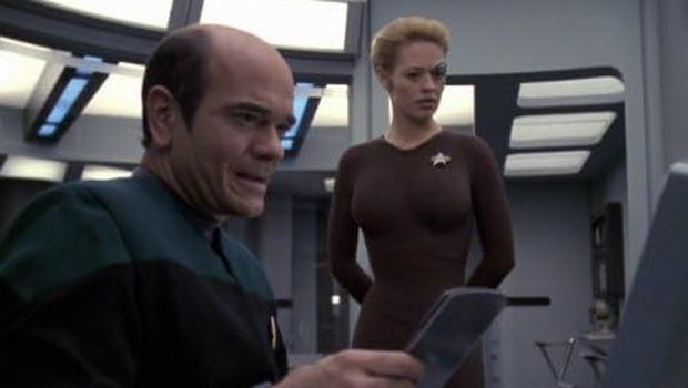 Cuplikan adegan dalam serial Star Trek.