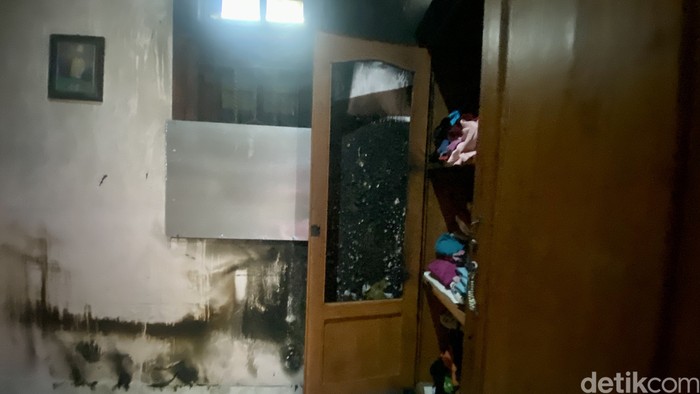 Suami bakar rumah istri di Surabaya