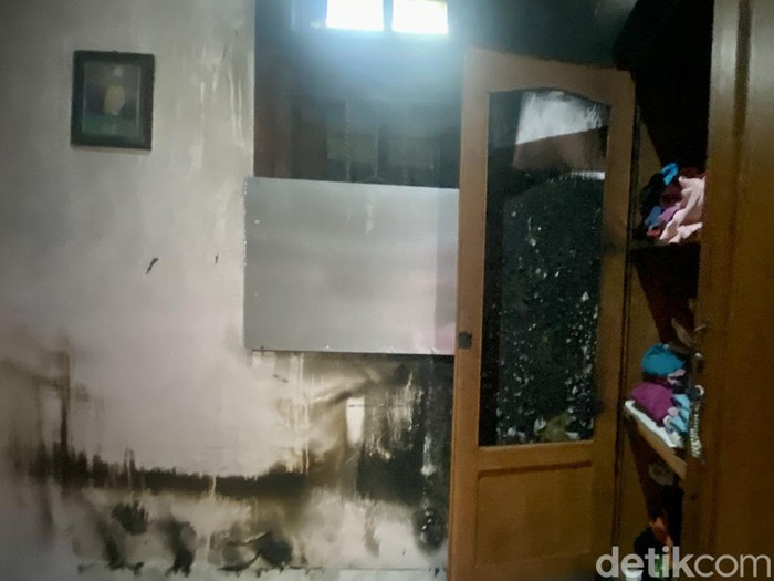 Suami bakar rumah istri di Surabaya