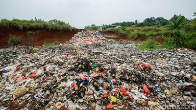 Duh, Tanah Merah Depok Jadi TPS Dadakan