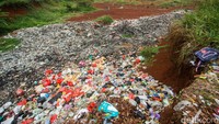 TPS tersebut diduga ilegal karena tidak ada plang lokasi pembuangan sampah maupun petugas yang berjaga.