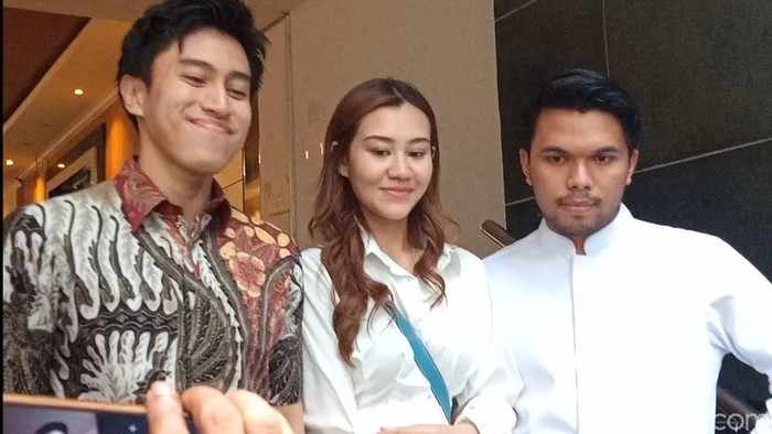 thariq halilintar dan aaliyah massaid saat ditemui di kawasan Jakarta.