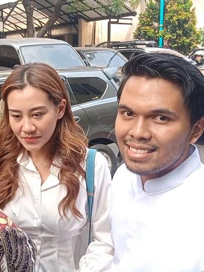Thariq Halilintar dan Aaliyah Massaid datangi Polda Metro Jaya.