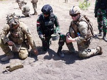 Aksi TNI, US Army dan ADF Latihan Jinakkan Bahan Peledak
