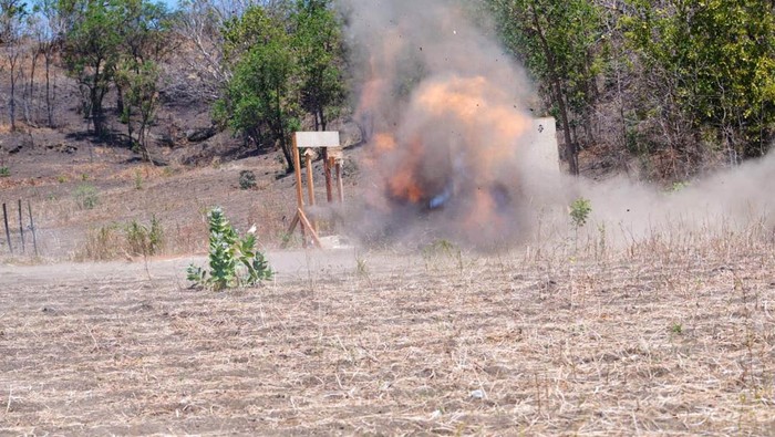 TNI, US Army, dan Australian Defence Army (ADF) menggelar latihan menjinakkan bahan peledak di Situbondo, Jawa Timur. Ini merupakan bagian dari rangkaian latihan Super Garuda Shield 2024.