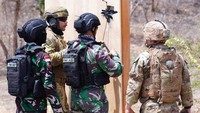 TNI bersama US Army dan Australian Defence Army (ADF) menggelar latihan menjinakkan bahan peledak di Pusat Latihan Pertempuran (PLP) 5 Marinir Karang Tekok Baluran Situbondo Jawa Timur, Jumat (30/8/2024).
